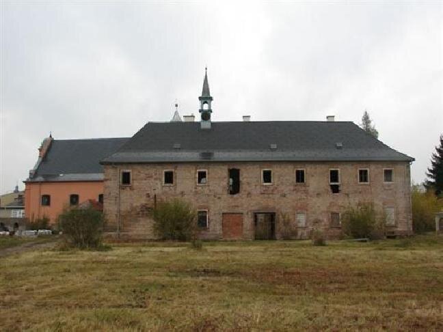 Klášter v Hostinném - celkový pohled v době rekonstrukce.