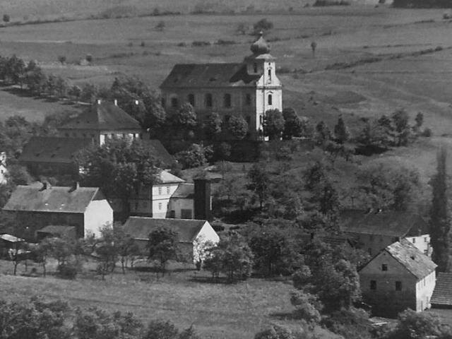 Dobová fotografie kostela Nanebevzetí Panny Marie
