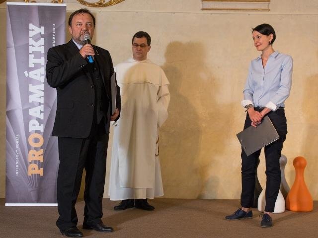 Třetí příčku obsadil Nadační fond Legie 100 se Sbírkou Legie 100. Zástupce nadačního fondu Jindřich Sitta děkuje za ocenění.