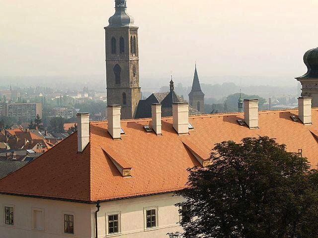 Střešní okna Solara KLASIK byla použita na budovách bývalé jezuitské koleje v Kutné Hoře, v níž působí Galerie Středočeského kraje GASK.