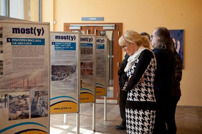 V rámci doprovodného programu byla v Kulturním domě k vidění výstava o píseckém Kamenném mostě.