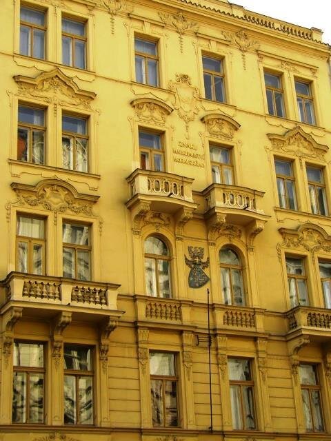 Dům s béžovými okny, Široká 22, Praha 1