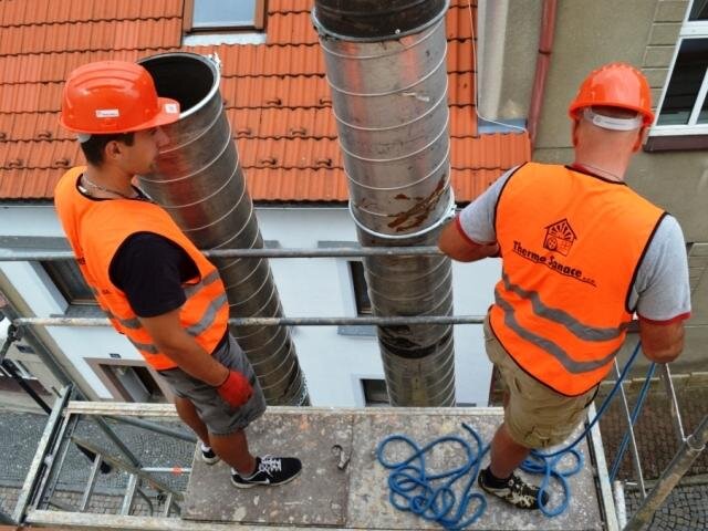 Instalace potrubí pro rozvod horkého vzduchu