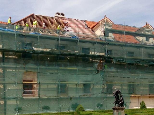 Zakrytí půdního prostoru dočasnou folií