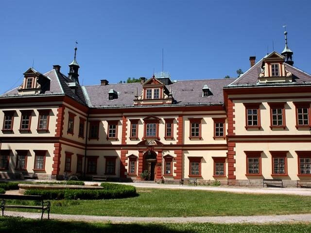 Významnou památkou Jilemnice je zámek, kde sídlí Krkonošské muzeum. 