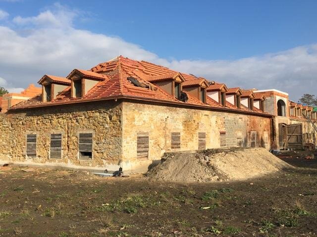 Střechy Hájčího dvora v době rekonstrukce