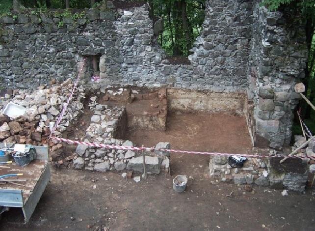 Kumburk 2006, záchranný archeologický výzkum u první brány prováděný Muzeem Českého ráje v Turnově.