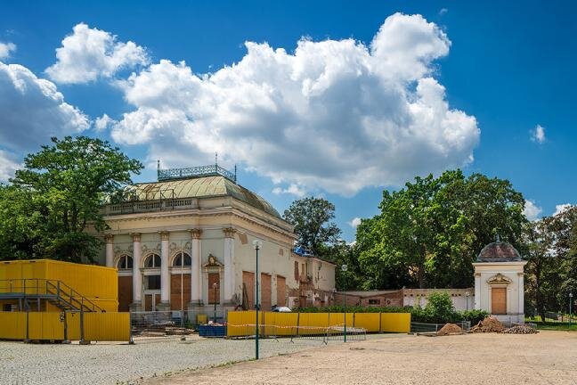 Celkový pohled na pavilon před obnovou