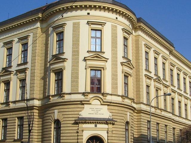 Budova školy na ulici Francouzská 101 v Brně