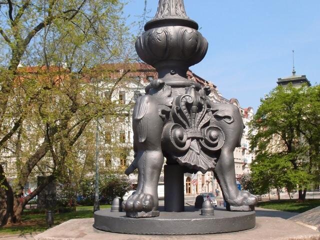 Restaurátorské práce provedlo umělecké kovářství Miroslava Kučery.