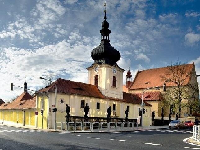Vstupní budova lorety v Rumburku. 
