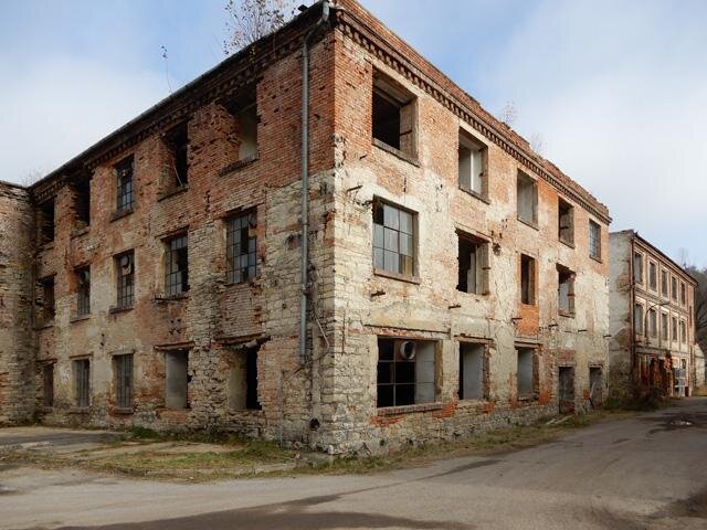 Objekty jsou ve zchátralém stavu.