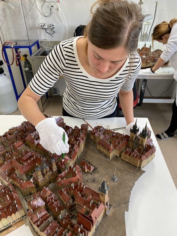 Suché čištění modelu pomocí houbičky
