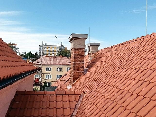 Detail na menší spojovací stříšku
