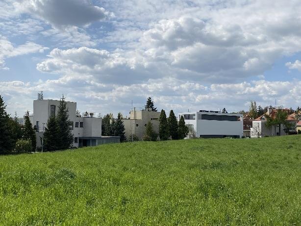 Vilová zástavba na Hanspaulce, uprostřed vila Lídy Baarové