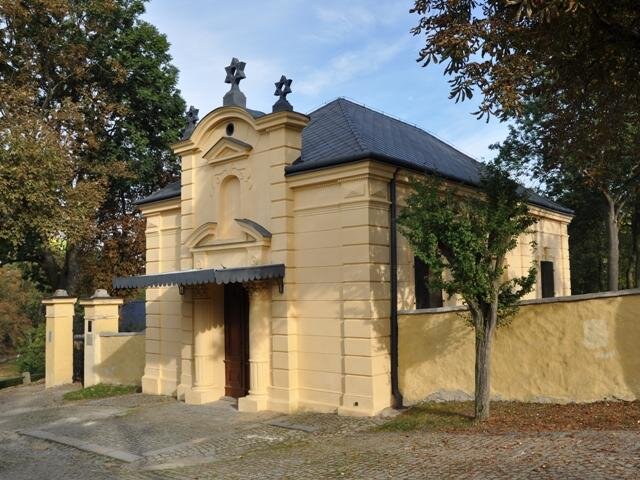 Naučná stezka vás zavede i na židovský hřbitov.