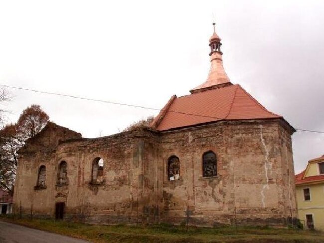 Kostel sv. Prokopa v Lestkově na Tachovsku je v rekonstrukci. Věž a presbytář mají nové krovy a střechu, věž měděnou. Klenba v presbytáři drží. 