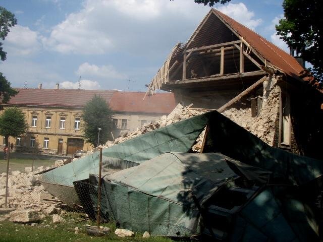 Zřícená věž kostela
