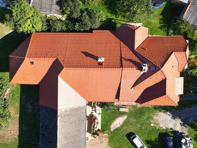 Pohled na střechu z ptačí perspektivy