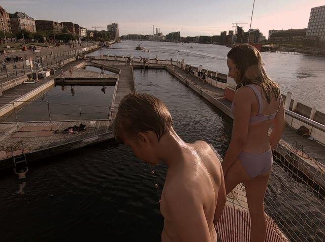 Snímek z říční plovárny v Kodani z dokumentu Nejlepší město na světě
