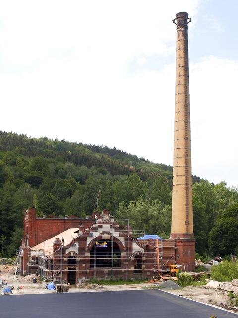 Celkový pohled na kotelnu s komínem