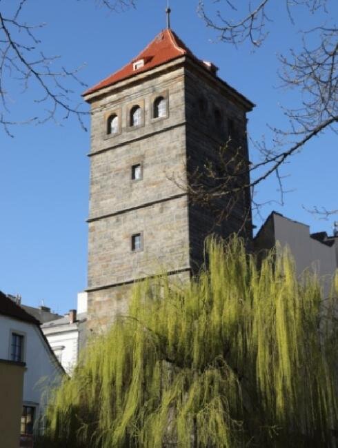 Novomlýnská vodárenská věž s novými prejzy od společnosti Tondach