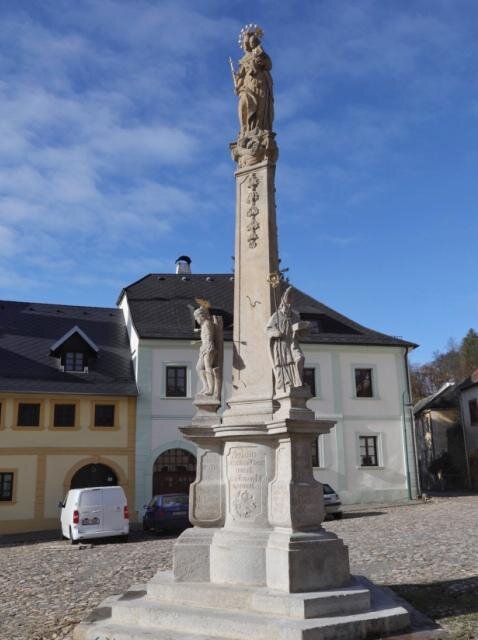 První místo v kategorii Sochy a drobná architektura patří mariánskému sloupu v obci Úterý.