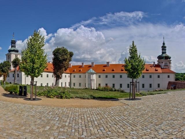 V Kutné Hoře kryjí tašky Tondach Jezuitskou kolej, která se nachází v bezprostřední blízkosti chrámu sv. Barbory.