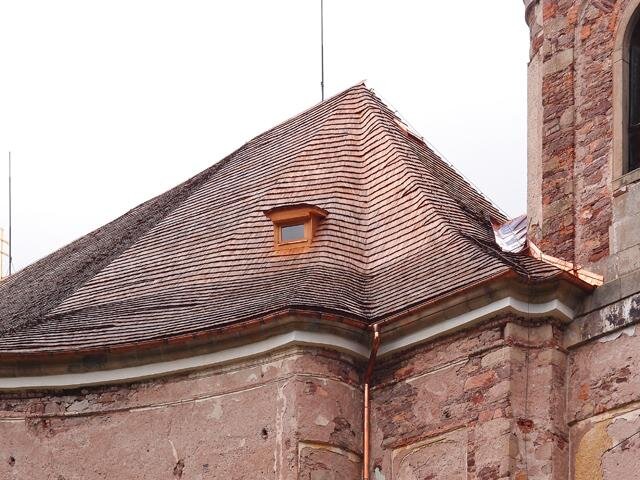 Detail dřevěné šindelové střechy