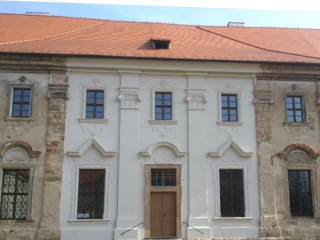 Obnovený úsek fasády 
