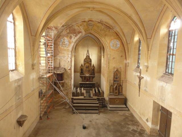 Rekonstrukce kostela Nejsvětější Trojice v obci Suchá u Nechanic. 