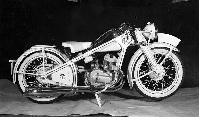 V archivu firmy ČZ Strakonice jsou pouhé čtyři fotografie tohoto typu motocyklu.