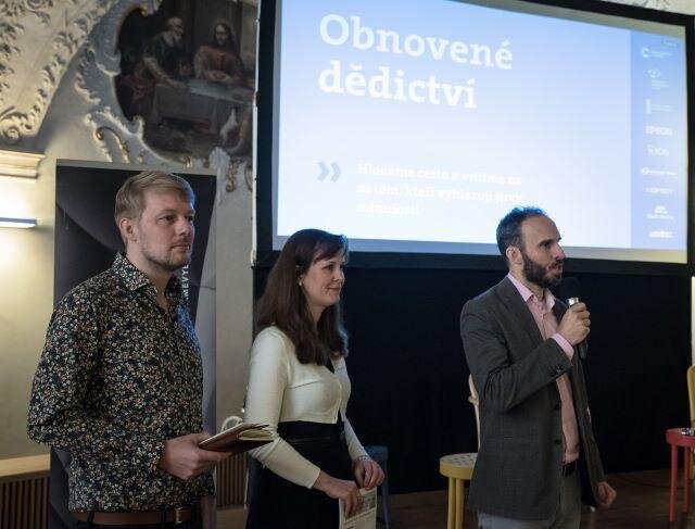 Účastníky přivítali z redakce PROPAMÁTKY Jan Štifter (vlevo), Jitka Skořepová a Aleš Kozák.