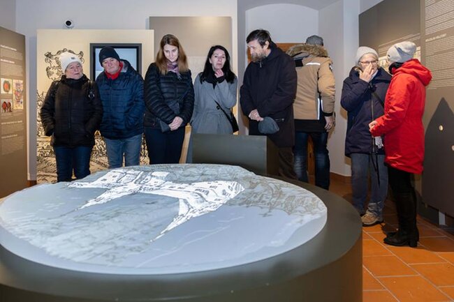 Vidět lze také řadu cenných předmětů nalezených při archeologických průzkumech hradu.