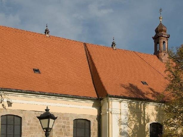 Střecha hlavní lodi kostela po obnově