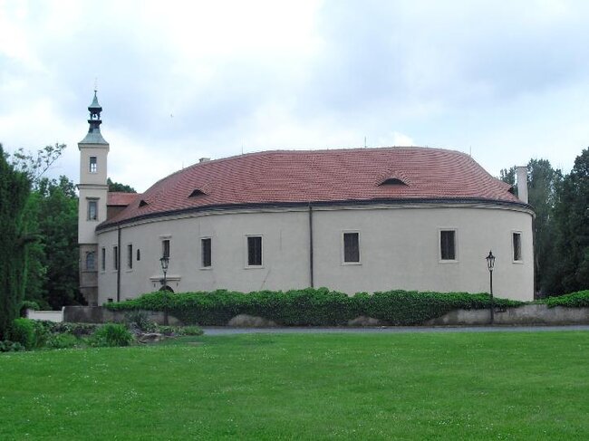 Nový projekt Středočeského muzea na zámku v Roztokách u Prahy, který má více přiblížit archeologii, bude stát 77 milionů korun.