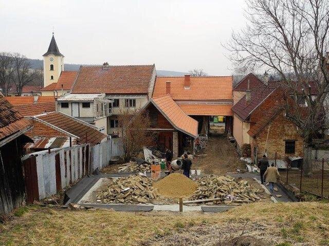 Pohled na obnovené střechy