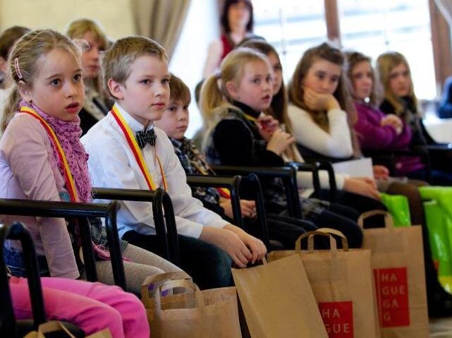 Předávání cen vítězů soutěže „Praha plná památek“ na slavnostním ceremoniálu.