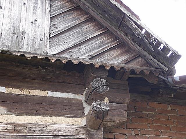 Detail profilované římsy