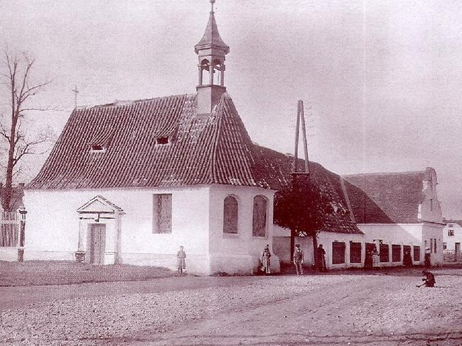 Morový špitál na dobové fotografii před rokem 1918