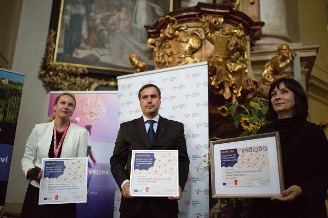 Naďa Goryczková s oceněnými Oldřichem Peškem a Martinou Indrovou