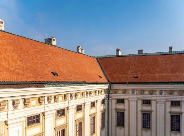 Nové Bobrovky Tondach už mají tři křídla zámku.