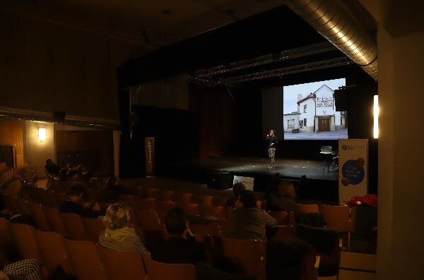 Mezinárodní rozměr konferenci přinesl Martin Krištof z občianskeho združenia Biograf.