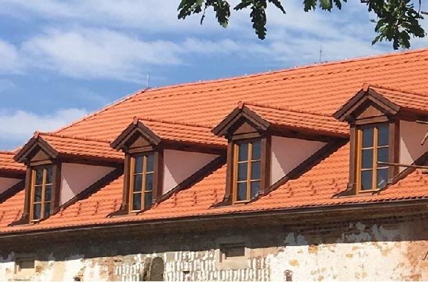 Druhé místo v kategorii historické stavby obsadila firma TESMO za rekonstrukci střechy usedlosti Hájčí Dvůr v Praze 5.