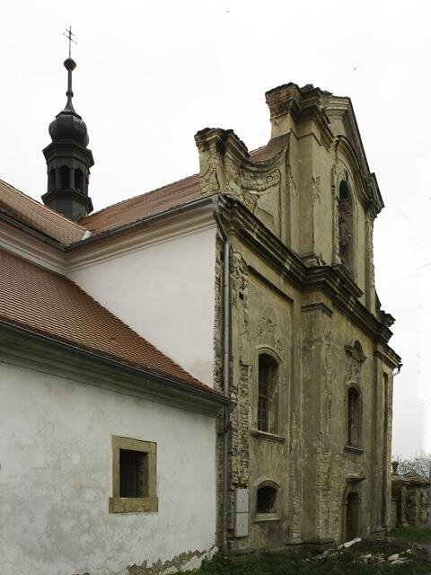Kostel byl výrazně renesančně upraven ve 2. polovině 16. století a později barokizován kolem roku 1735.