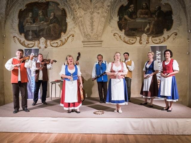 Na slavnostním večeru zahrál soubor Musica Rustica. 