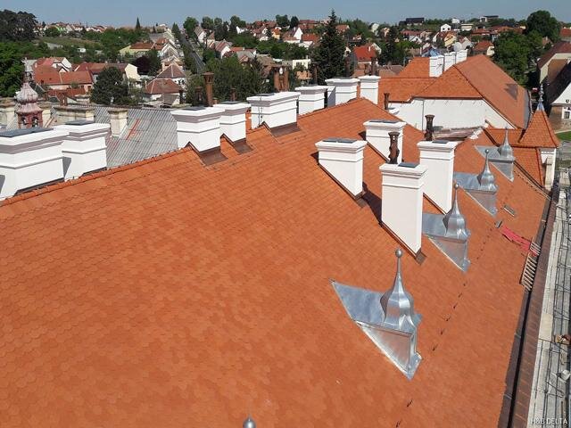Práce byly spojené s výměnou dožilých klempířských prvků.
