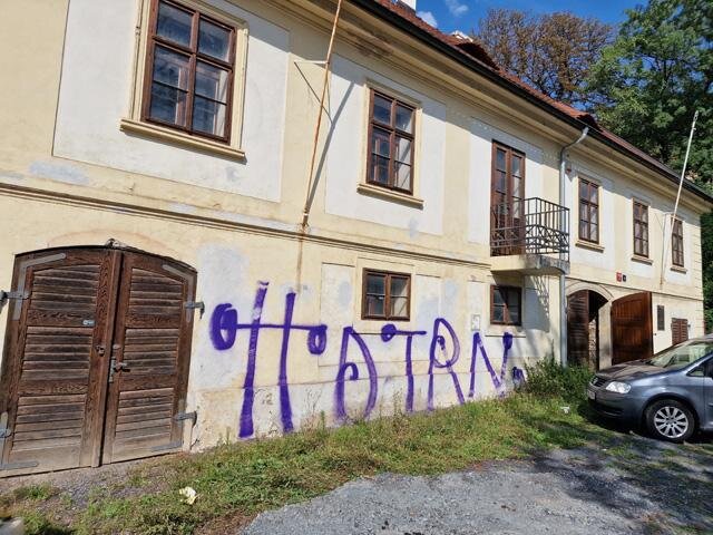Pivovar před obnovou při pohledu z ulice