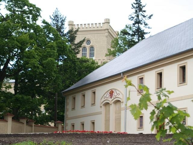 Pohled na vchod do restaurace zámeckého pivovaru