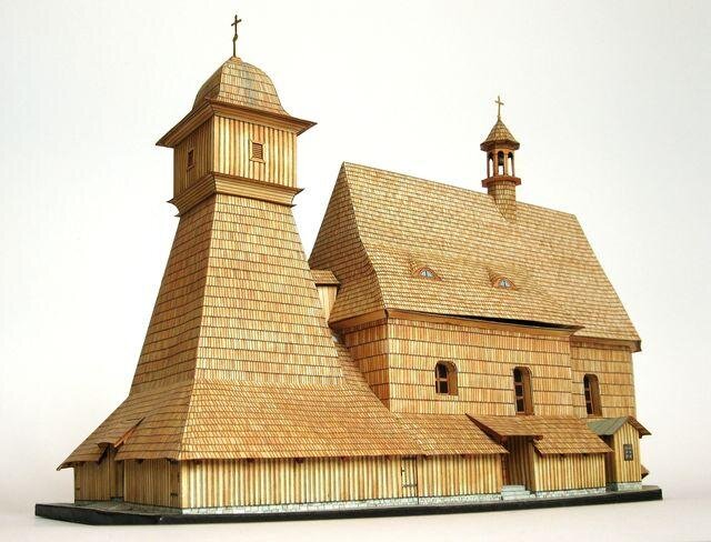U dřevěného kostela z Ostravy Hrabové zpracoval architekt Richard Vyškovský také interiér s lavicemi, oltářem a výzdobou.